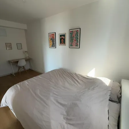 Chaleureux B لا روش سور يو